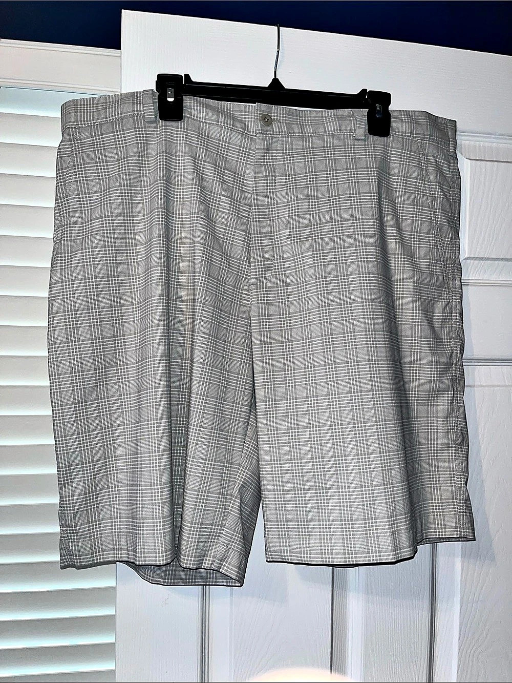 Nike Golf Dri-FIT Plaid Chino Shorts Gray & White Waist 40